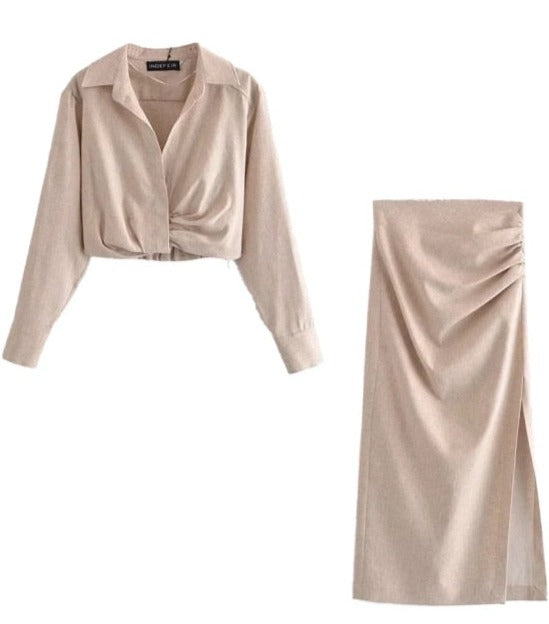 Effortlessly Elegant Garment with a Timeless Design