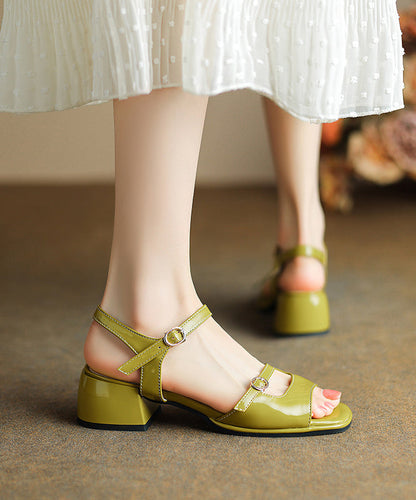 Effortlessly Elegant Sandals with a Timeless Design