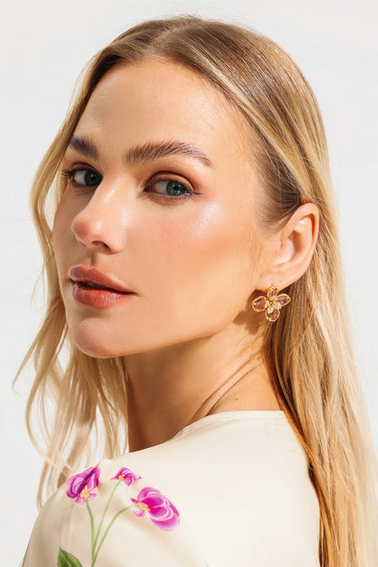Effortlessly Elegant Garment with a Timeless Design
