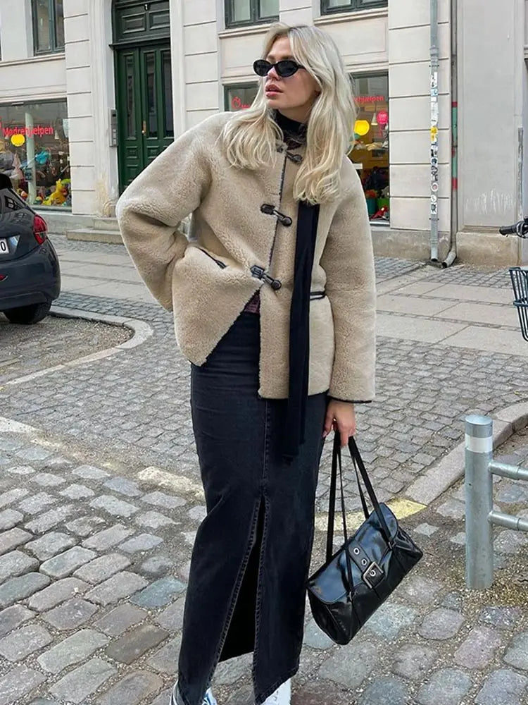 Effortlessly Elegant Coat with a Timeless Design