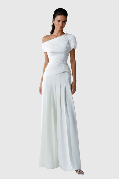 Well Tailored Pants with a Graceful Silhouette