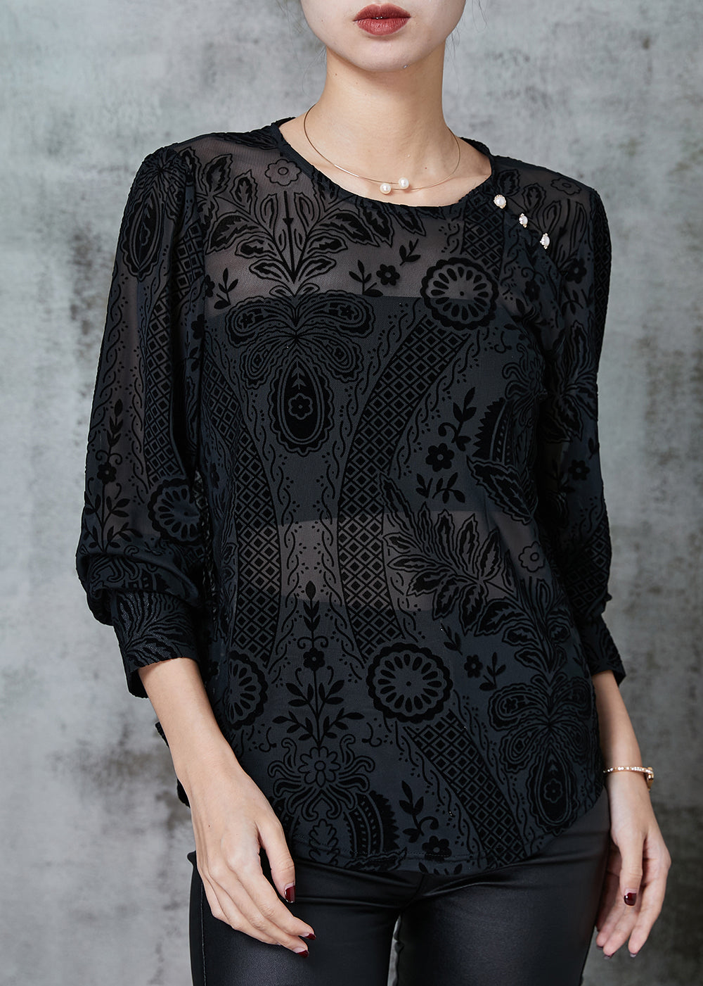 Well Tailored Top with a Graceful Silhouette