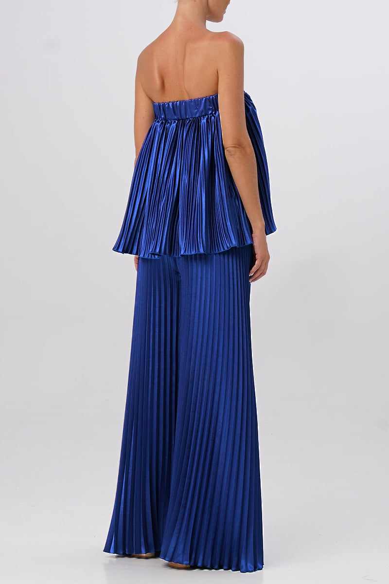 Sophisticated Garment with a Clean Classic Look