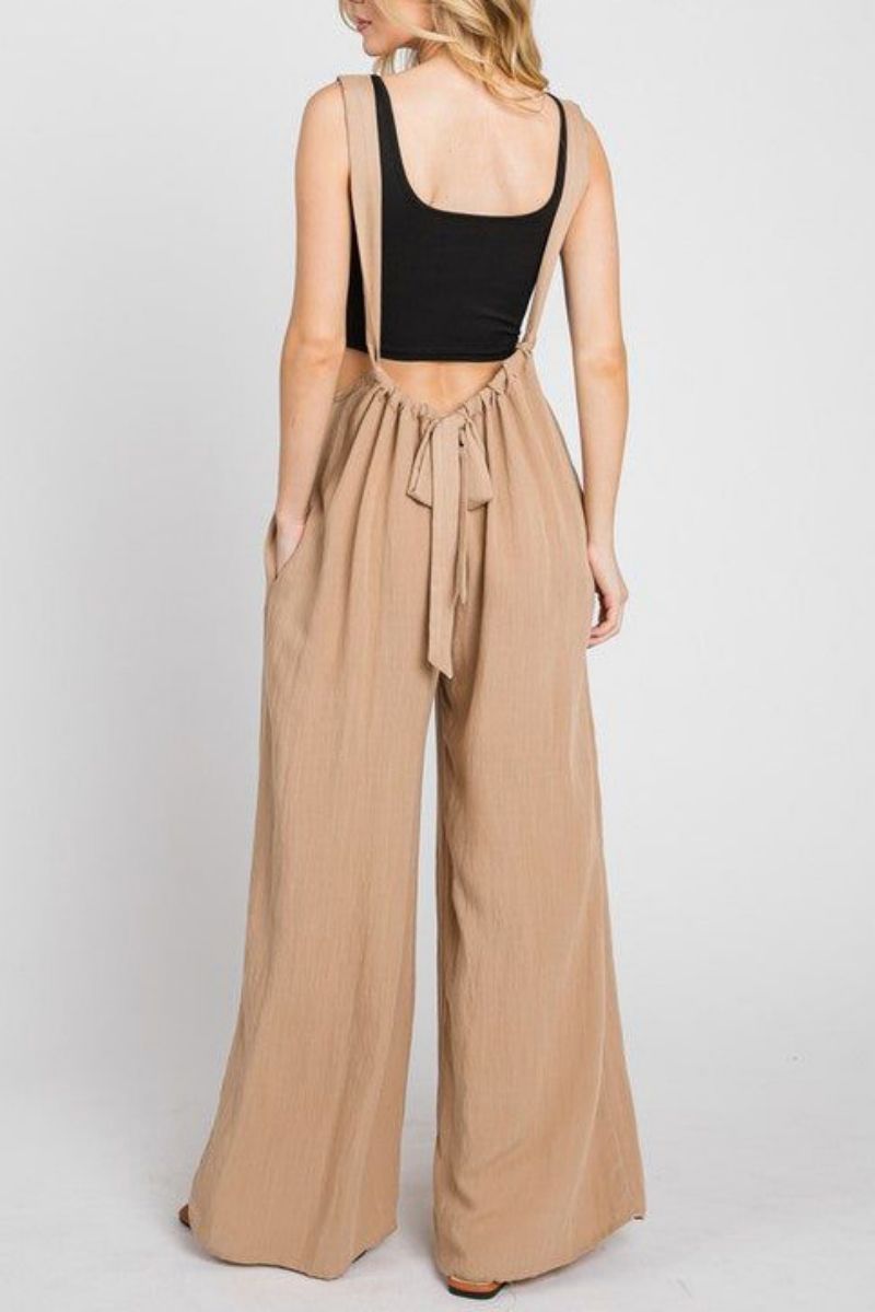 Well Tailored Trousers with a Graceful Silhouette
