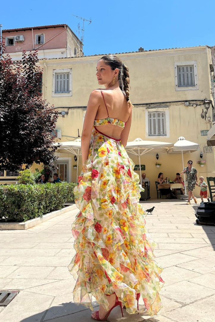 Beautifully Finished Dress in a Timeless Design