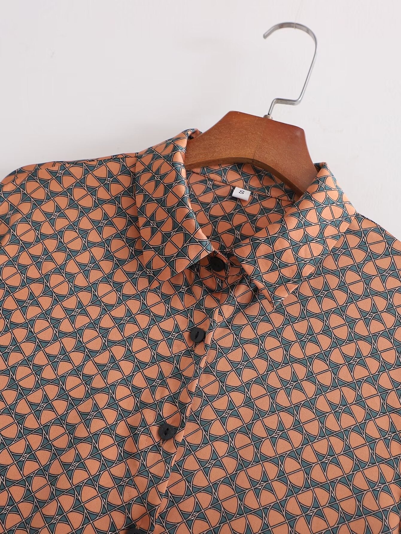 Beautifully Finished Shirt in a Timeless Design