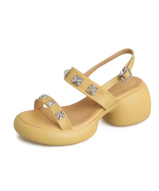 Well Tailored Sandals with a Graceful Silhouette