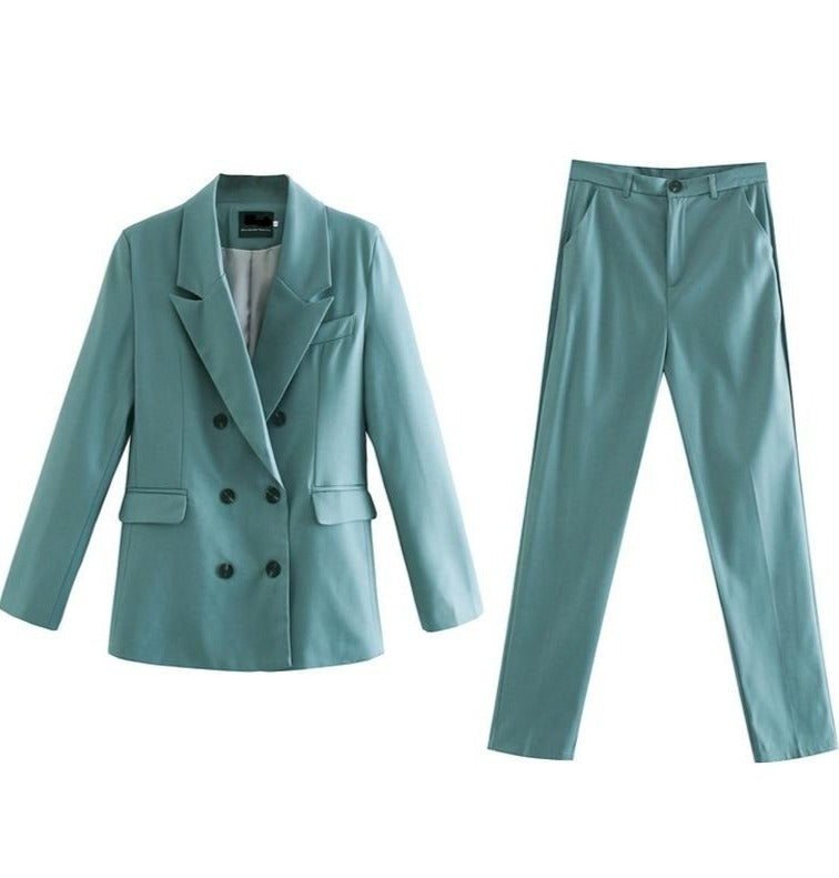 Well Tailored Pants with a Graceful Silhouette