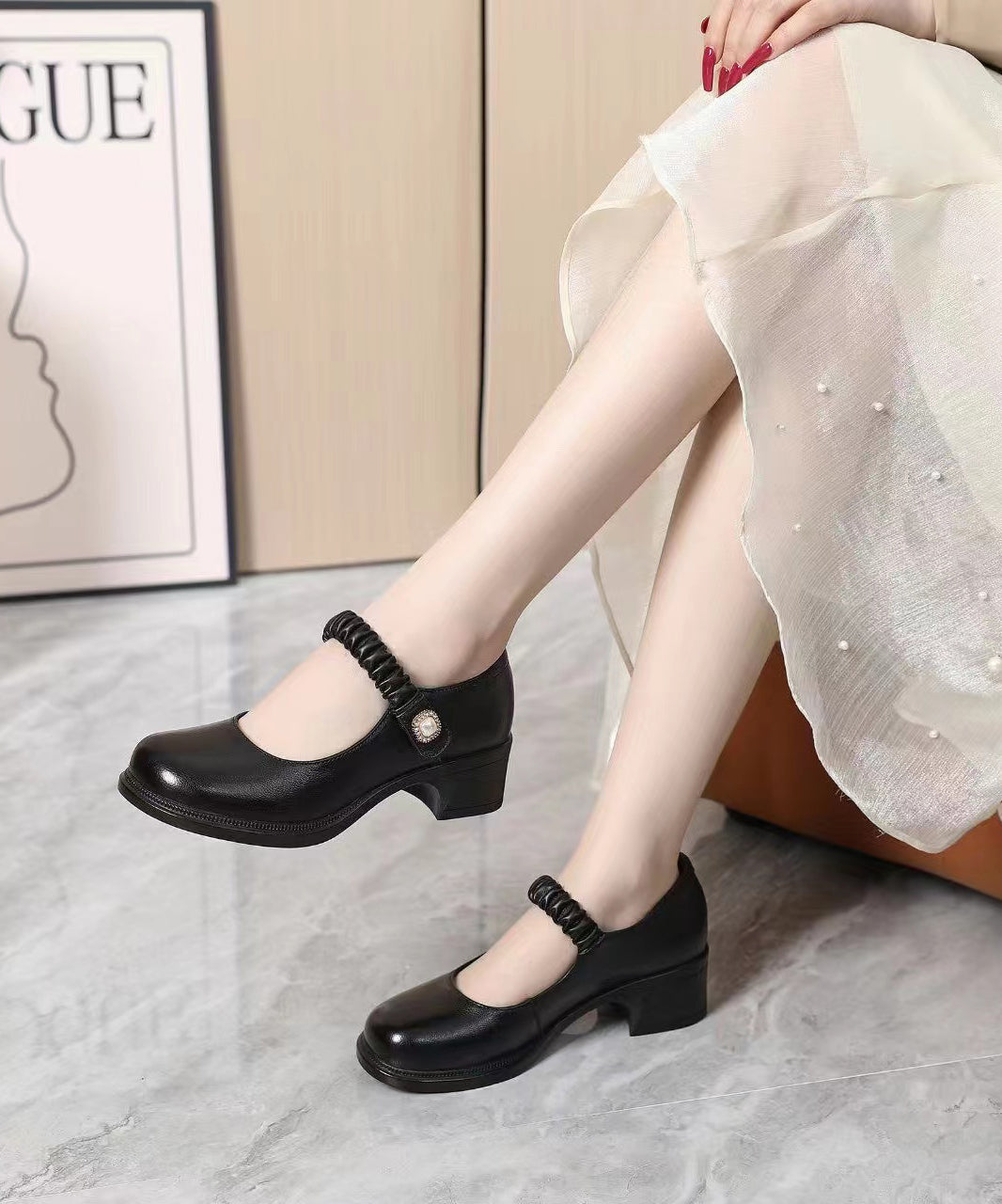 Sophisticated Garment with a Clean Classic Look