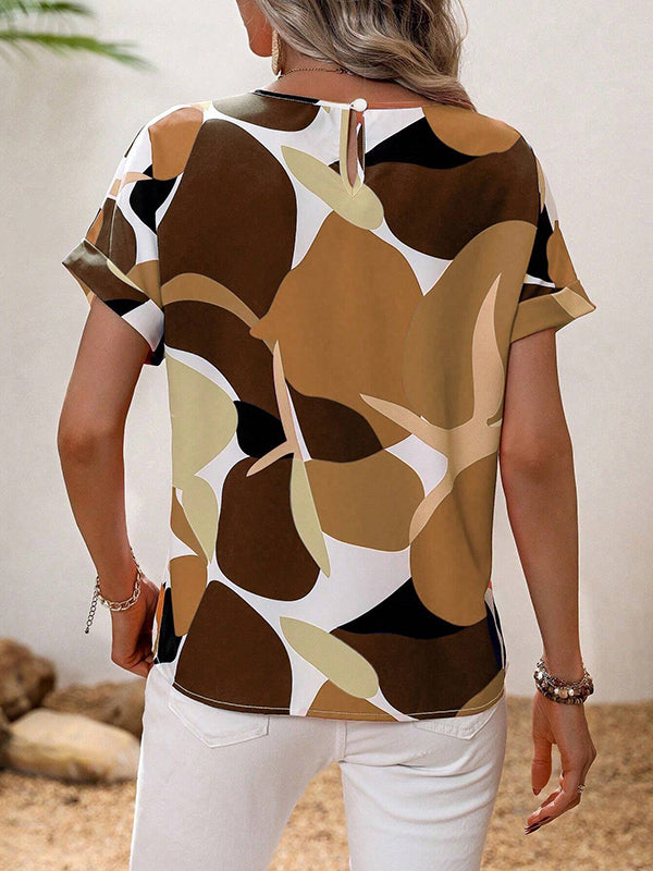 Effortlessly Elegant T-Shirt with a Timeless Design