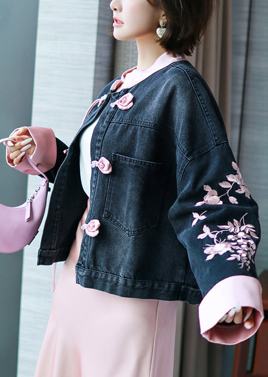 Elegantly Styled Coat for Everyday Wear
