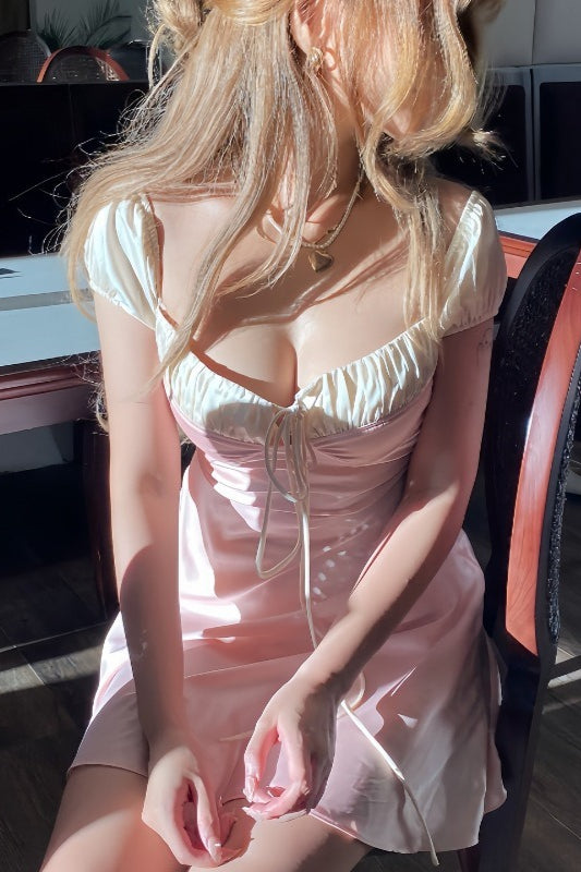 Effortlessly Elegant Dress with a Timeless Design