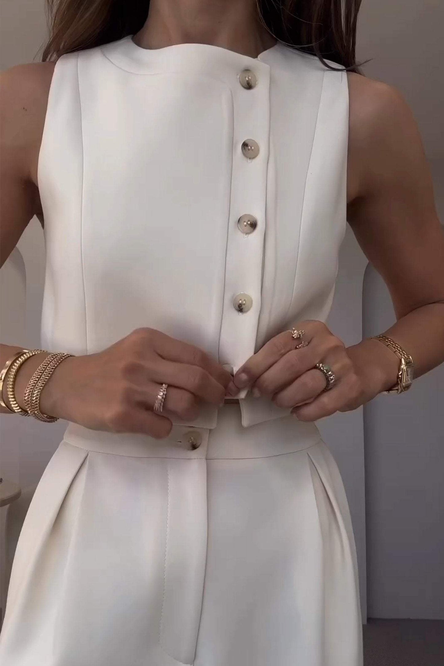 Well Tailored Trousers with a Graceful Silhouette