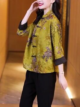 A Vintage Style Coat with Delicate Timeless Details