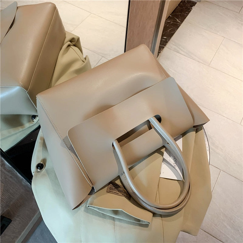 Well Tailored Bag with a Graceful Silhouette