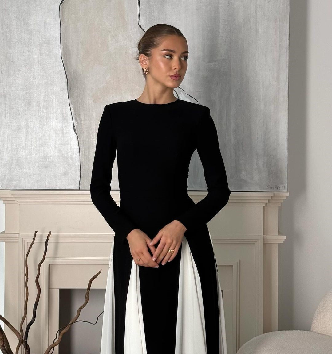 Beautifully Finished Dress in a Timeless Design