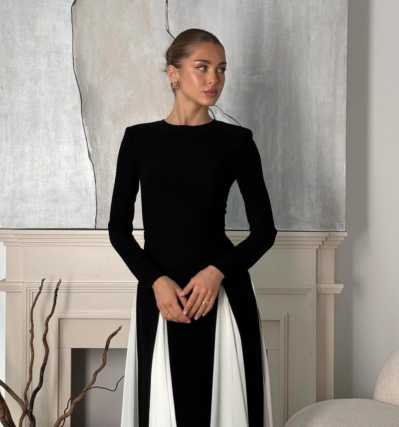 Beautifully Finished Dress in a Timeless Design