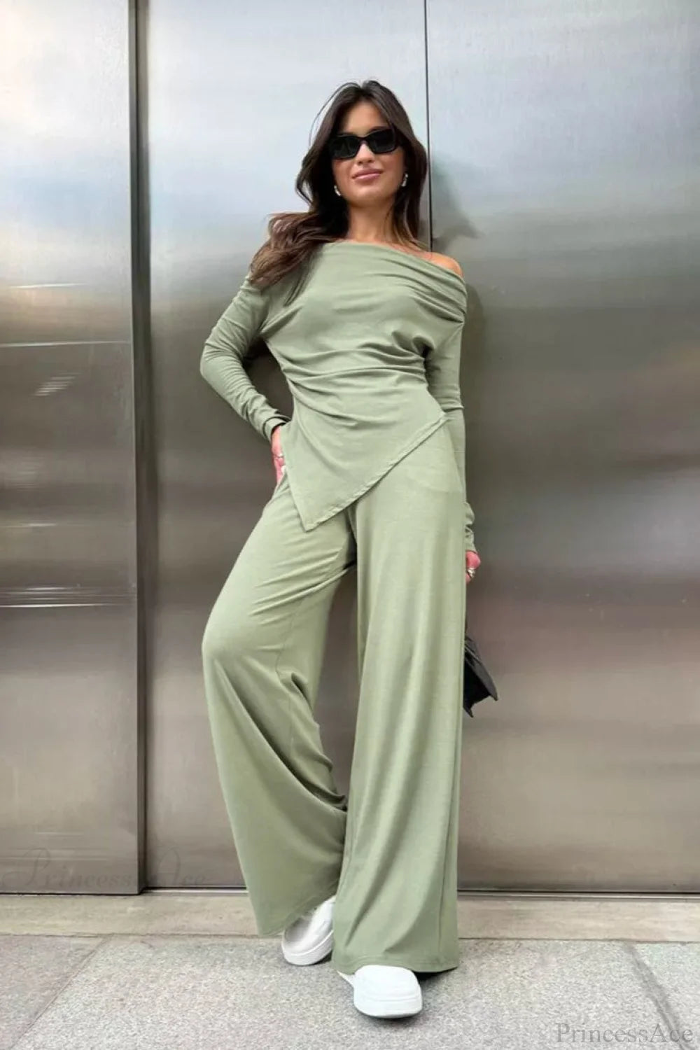 Effortlessly Elegant Garment with a Timeless Design
