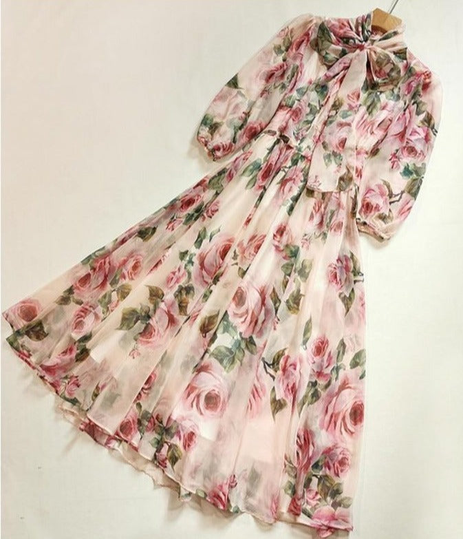 Effortlessly Elegant Dress with a Timeless Design