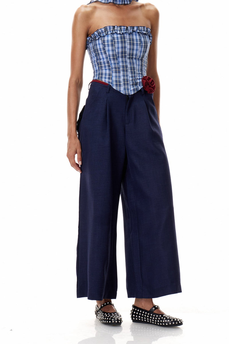 Effortlessly Elegant Pants with a Timeless Design