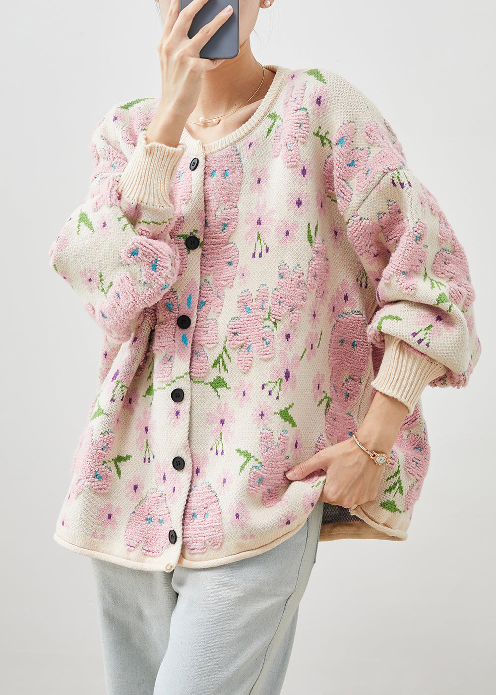Well Tailored Cardigan with a Graceful Silhouette