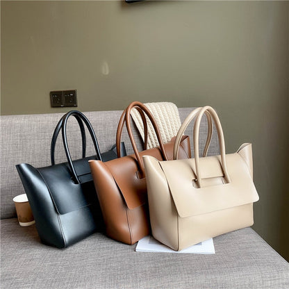 Well Tailored Bag with a Graceful Silhouette