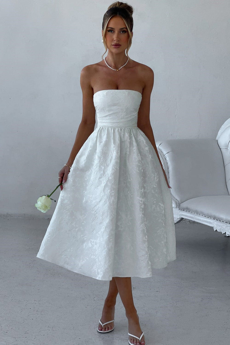 Well Tailored Dress with a Graceful Silhouette
