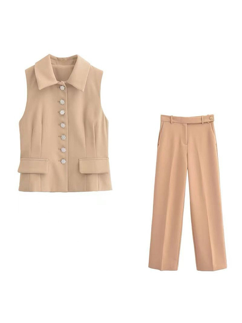 Effortlessly Elegant Pants with a Timeless Design