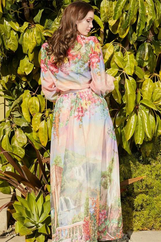 Effortlessly Elegant Blouse with a Timeless Design