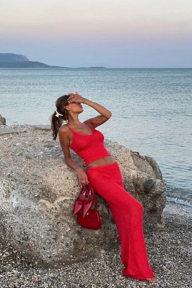 Effortlessly Elegant Garment with a Timeless Design