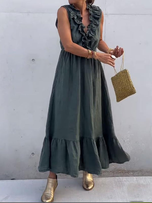 Beautifully Finished Dress in a Timeless Design