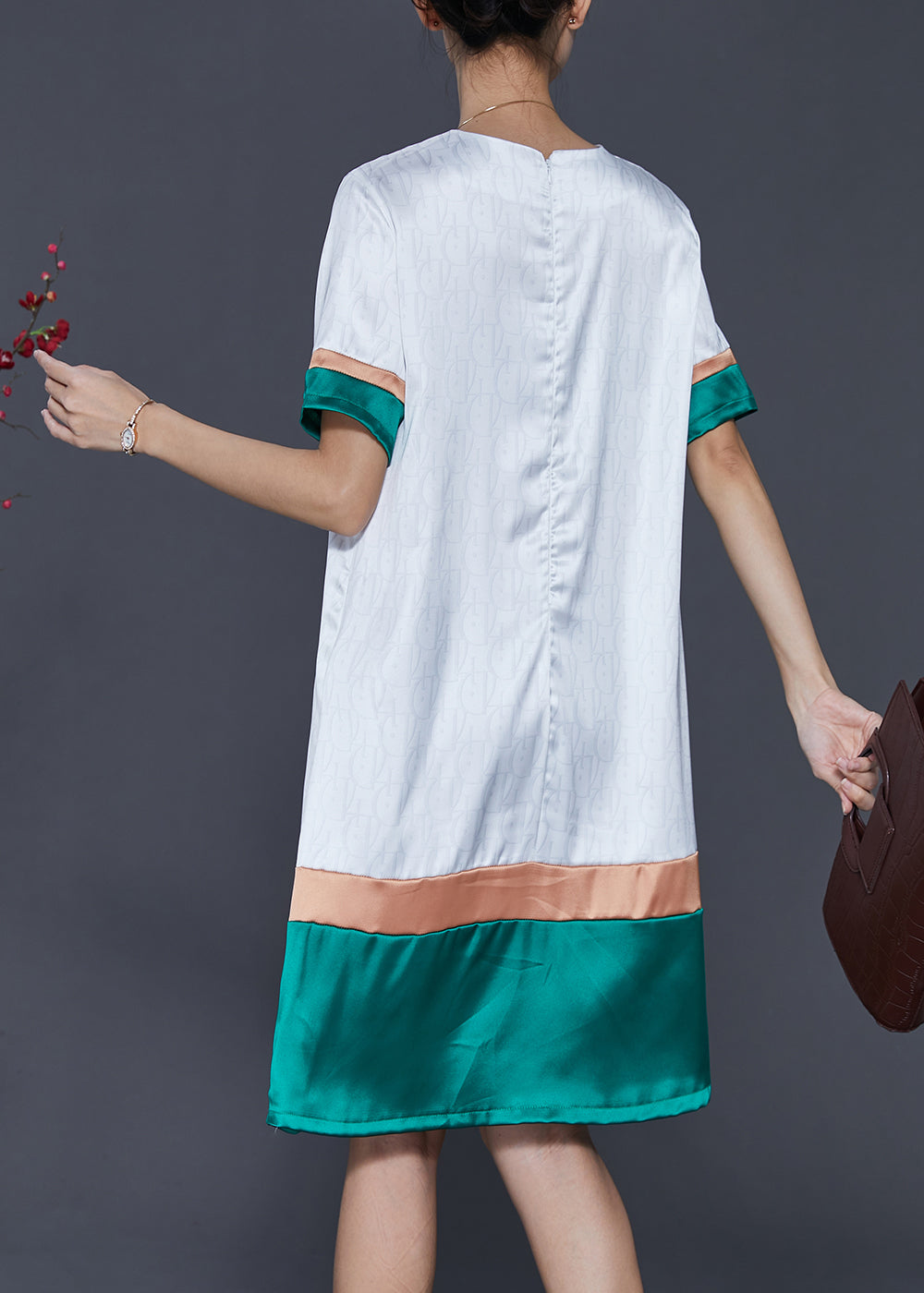 Beautifully Finished Dress in a Timeless Design