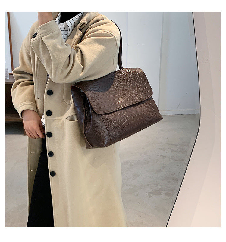 Sophisticated Bag with a Clean Classic Look