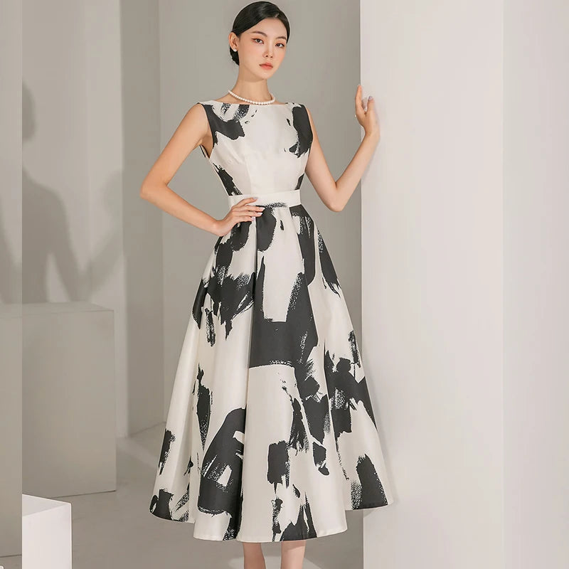 Effortlessly Elegant Dress with a Timeless Design