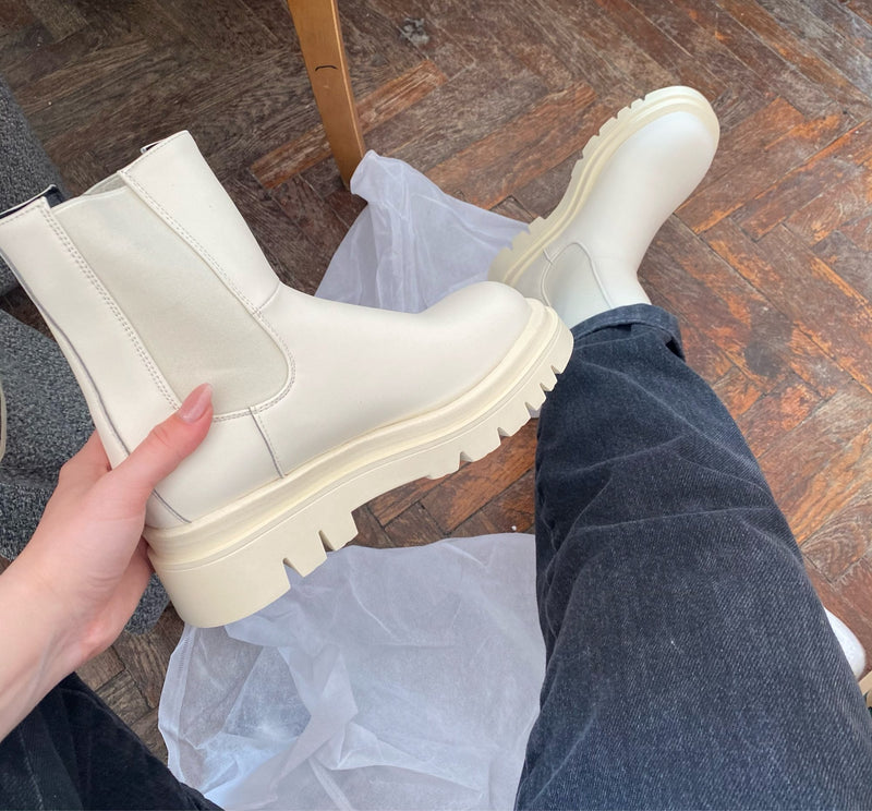 Well Tailored Boots with a Graceful Silhouette