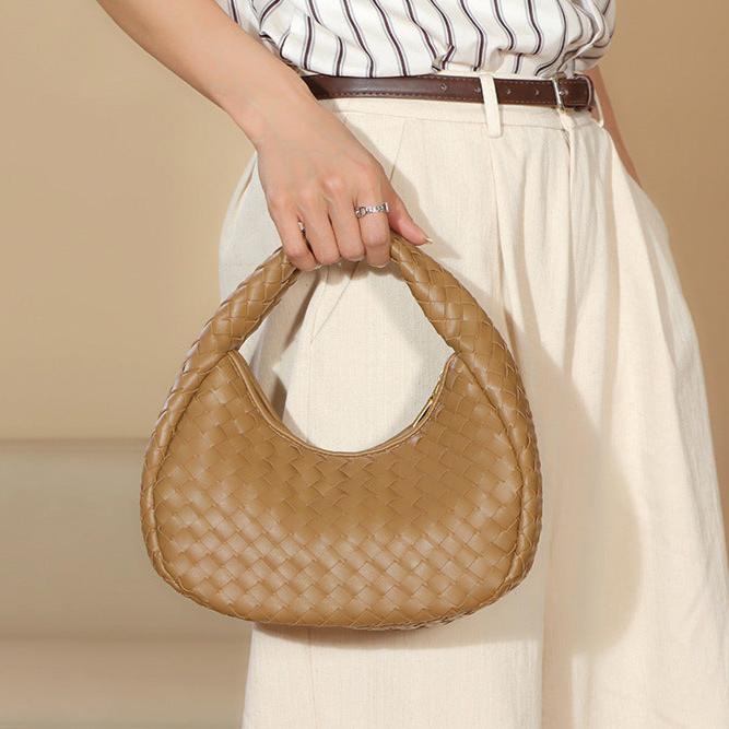 Beautifully Finished Bag in a Timeless Design