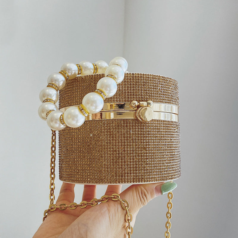 Well Tailored Bag with a Graceful Silhouette
