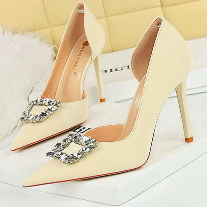 Beautifully Finished Heels in a Timeless Design