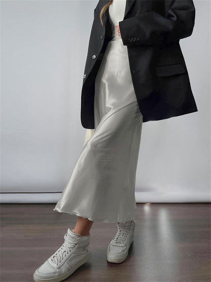 Effortlessly Elegant Garment with a Timeless Design