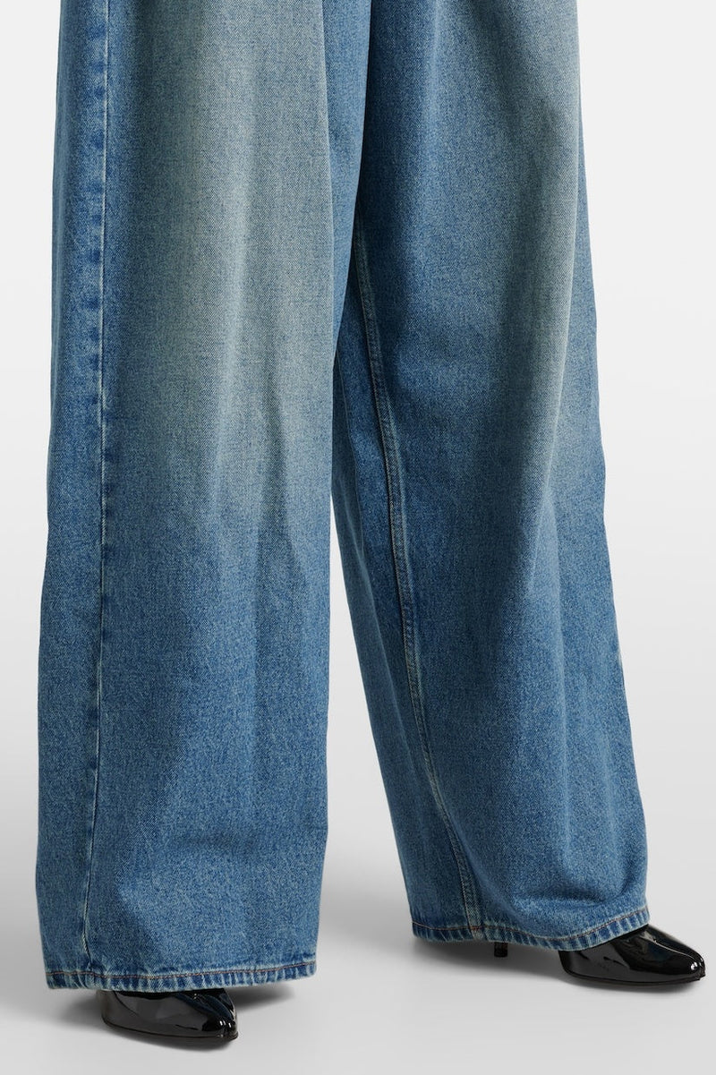 Beautifully Finished Garment in a Timeless Design