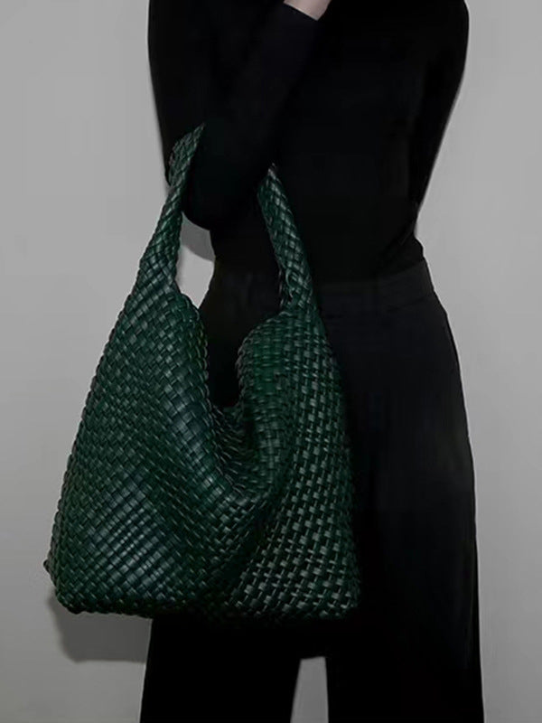 Well Tailored Bag with a Graceful Silhouette