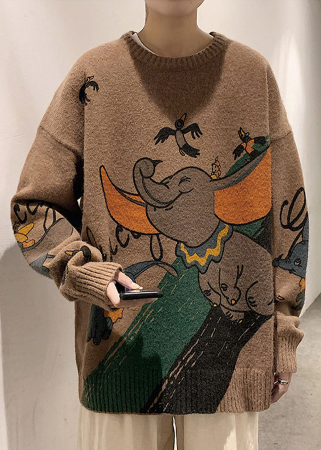 Effortlessly Elegant Sweater with a Timeless Design