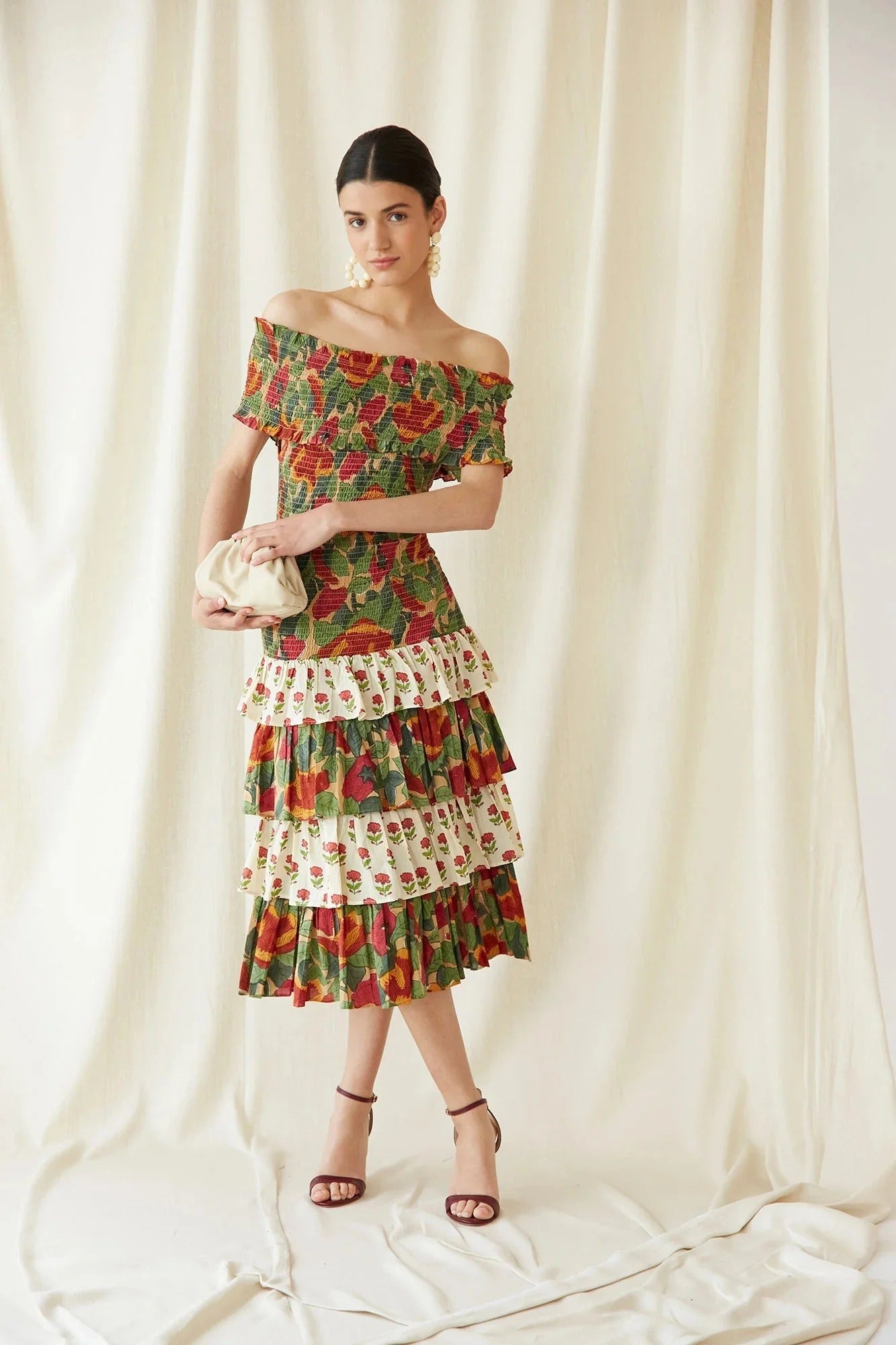 Well Tailored Dress with a Graceful Silhouette