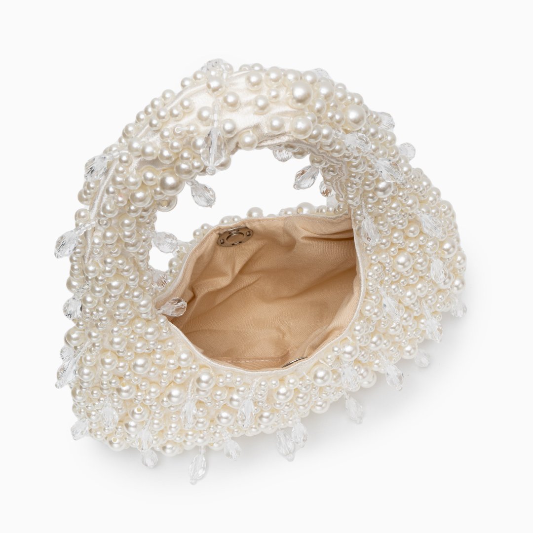 Well Tailored Bag with a Graceful Silhouette