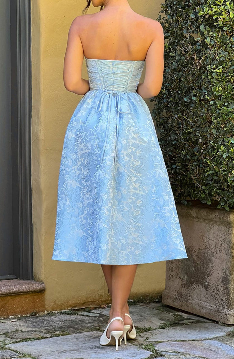 Beautifully Crafted Dress in a Classic Style