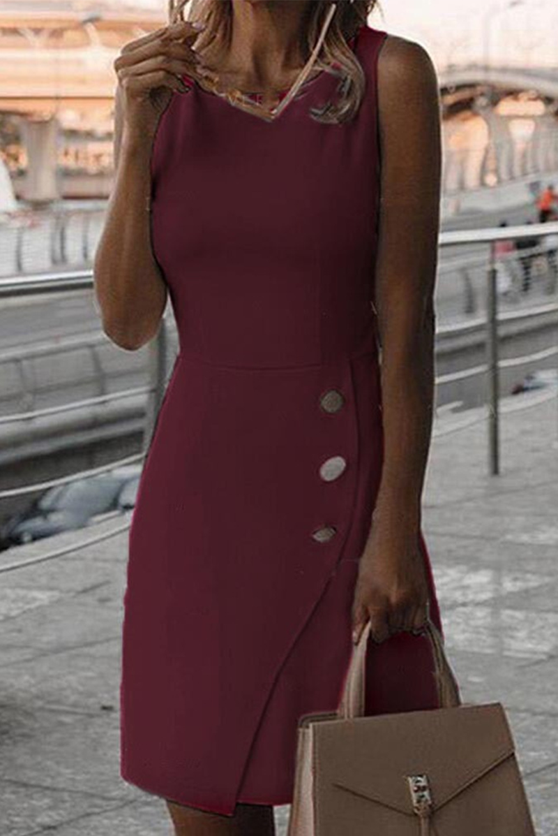 Well Tailored Dress with a Graceful Silhouette