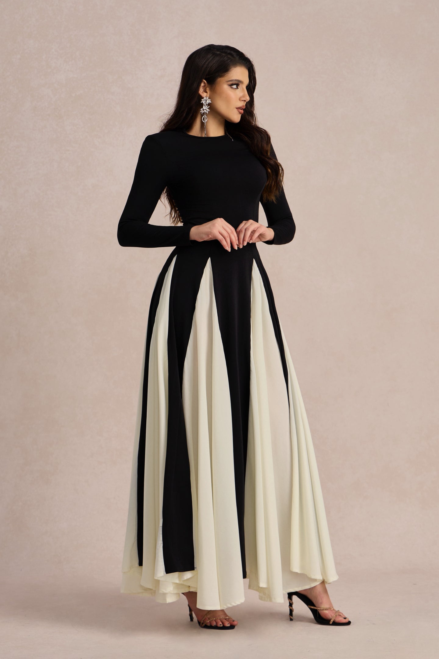 Beautifully Crafted Dress in a Classic Style