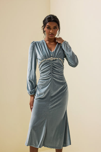 Beautifully Finished Dress in a Timeless Design