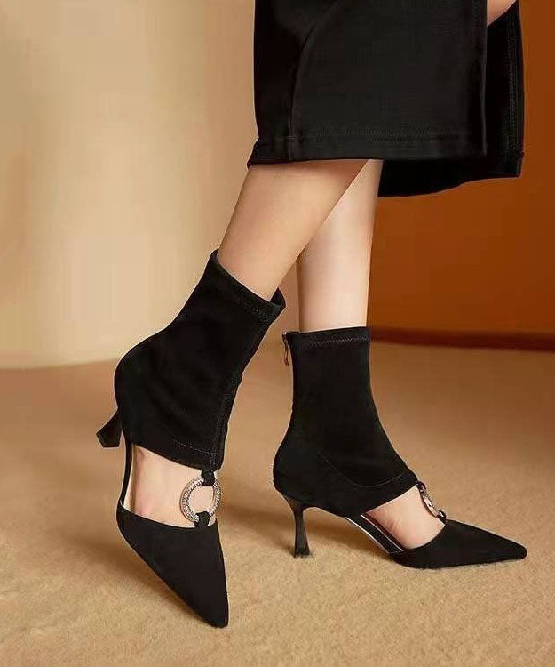 Effortlessly Elegant Boots with a Timeless Design