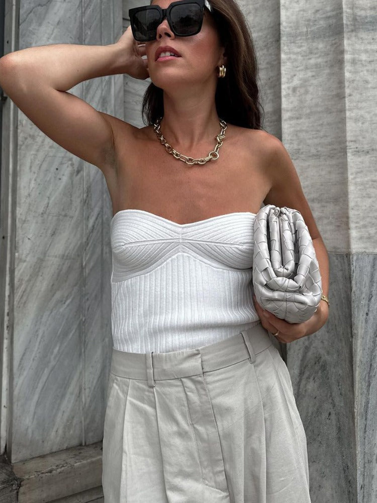 Classic Vintage Pullover with a Flattering Fit